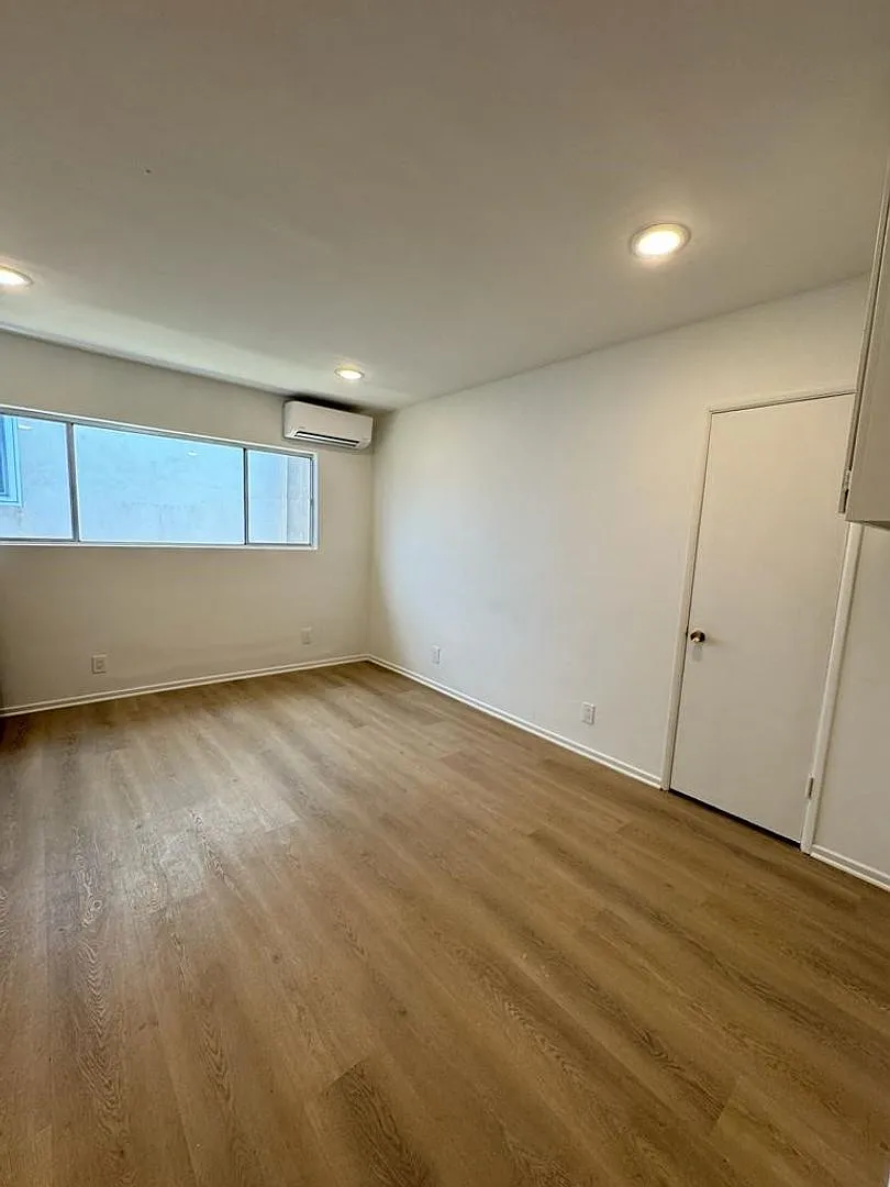 Primetime Brentwood — Photo 3
