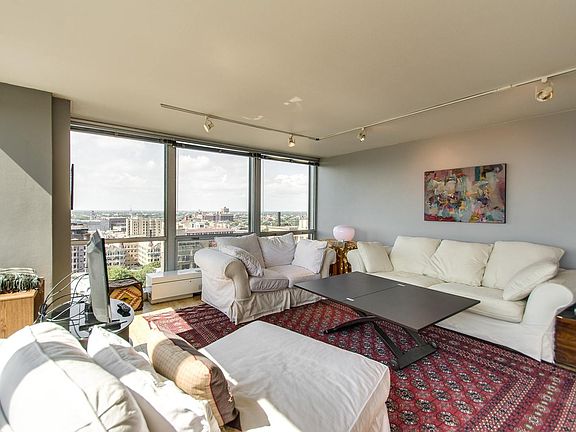 5th image of 340 W Diversey Pkwy APT 1715