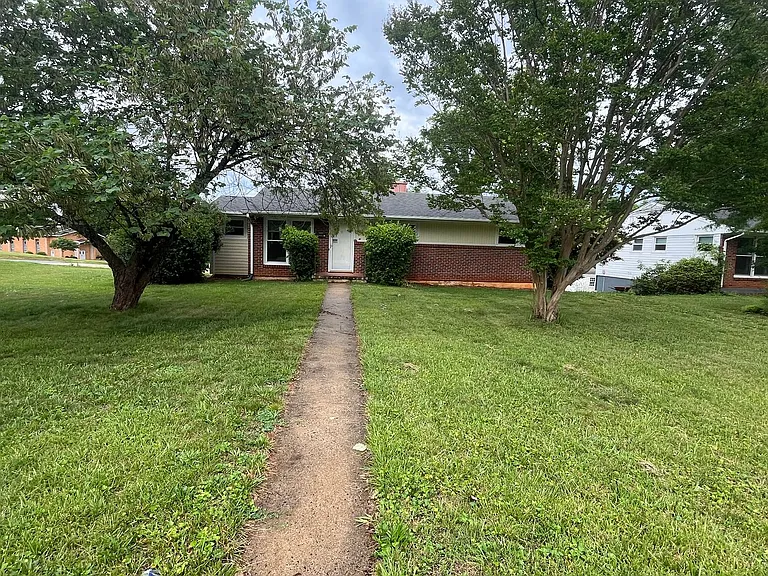 1000 Sandusky Dr — Photo 2