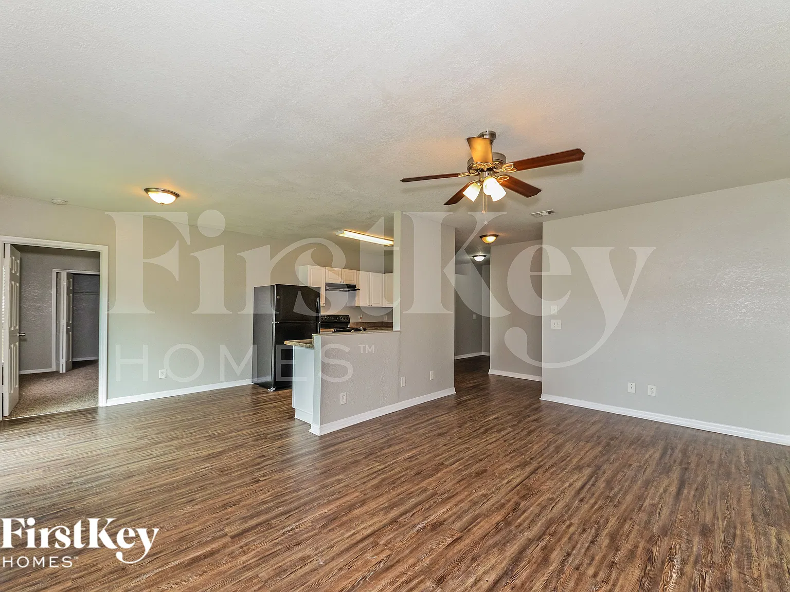 4 bed, 2.0 bath, 1400 sqft, $1,885 — Photo 3