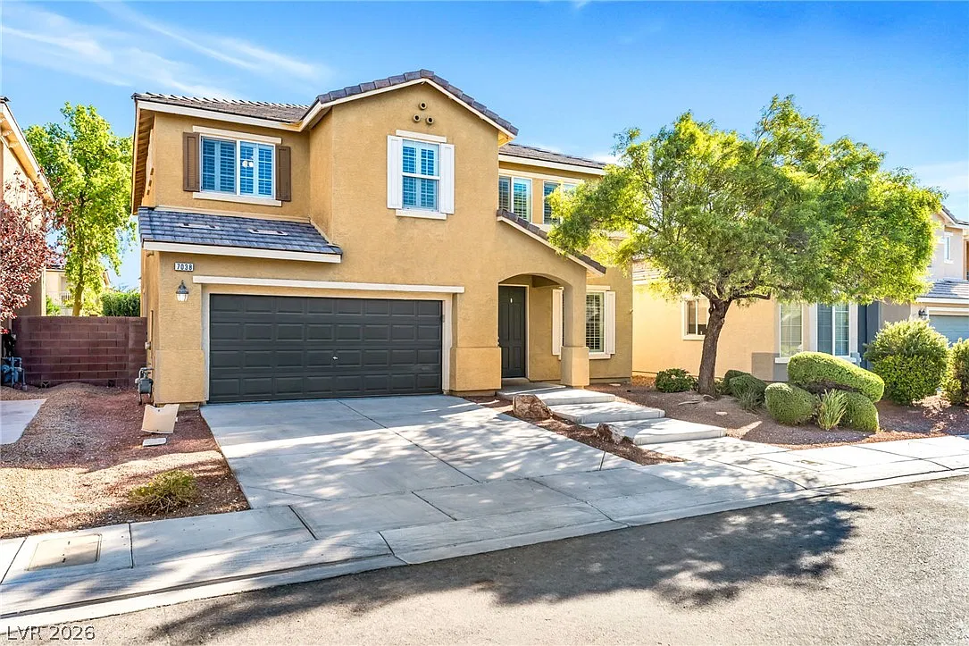 5 bed, 3.0 bath, 3177 sqft, $2,550 — Photo 2