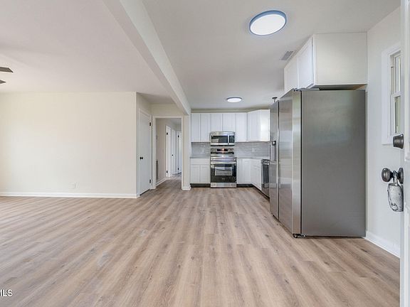 5th image of 546 Bays View Ct