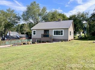 712 Circle Dr NE, Lenoir, NC 28645