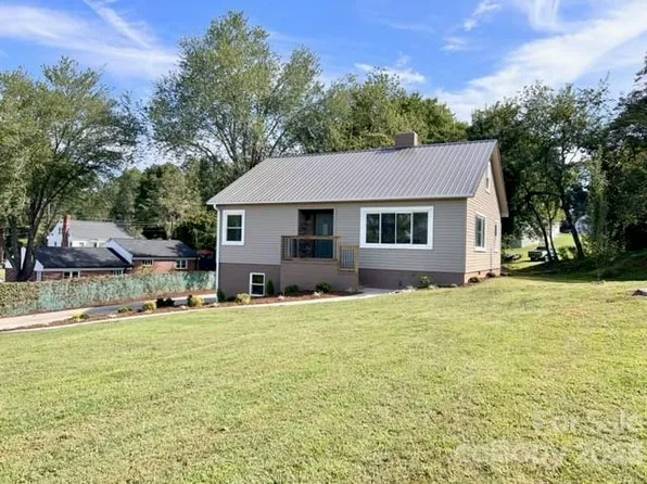 712 Circle Dr NE, Lenoir, NC 28645