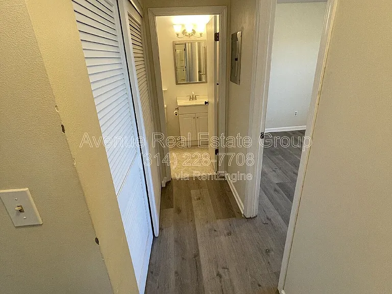 1231 Creve Coeur Crossing Ln #I — Photo 13
