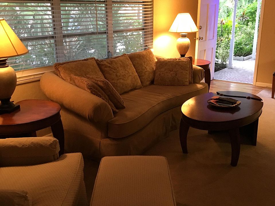 1st image of 875 Dahlia Ln