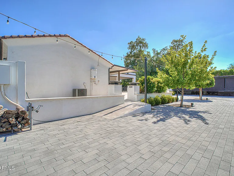 12424 E Victoria St — Photo 87
