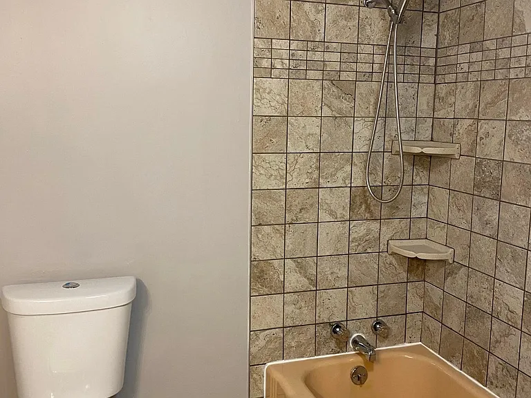 416 N G St #6 — Photo 4