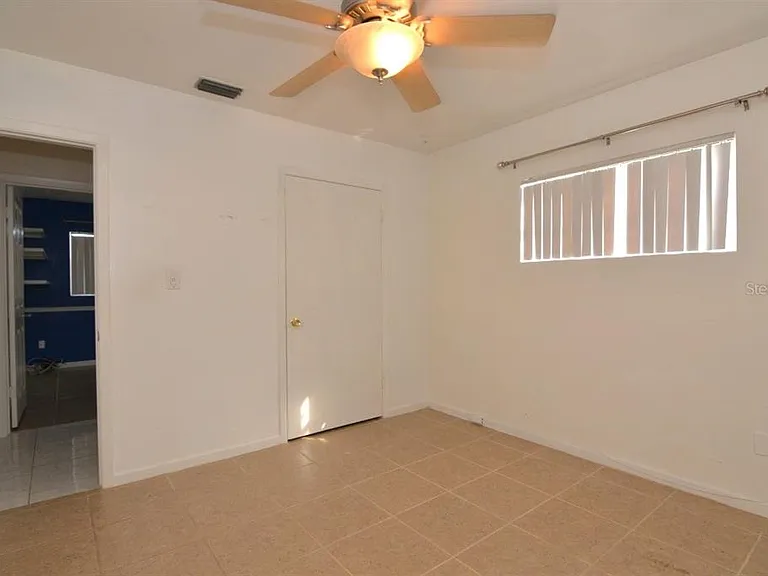 300 E Maine Ave — Photo 33
