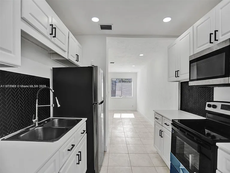 708 N 20th Ct #1-2 — Photo 35