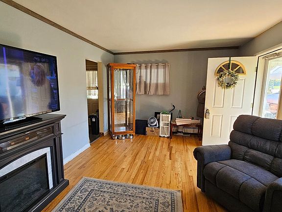 3rd image of 445 Hamilton Ave