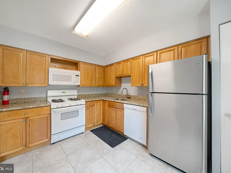 7767 Hiawatha Ln — Photo 3
