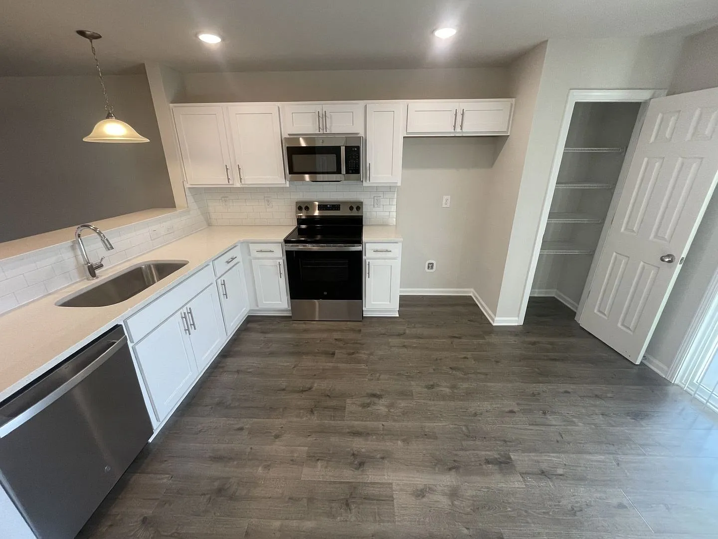2 bd 2.5 ba townhome — Photo 3