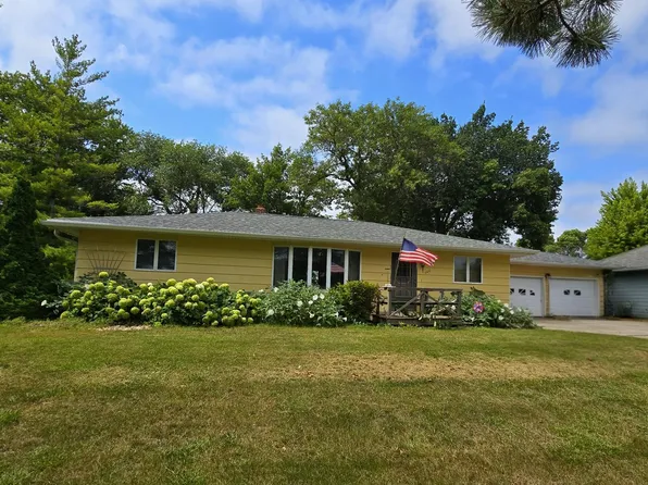 302 8th Ave NW, Pipestone, MN 56164