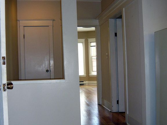 4th image of 1413 Queen Anne Ave N APT 8