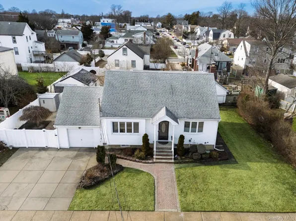 158 Roosevelt Avenue, Freeport, NY 11520