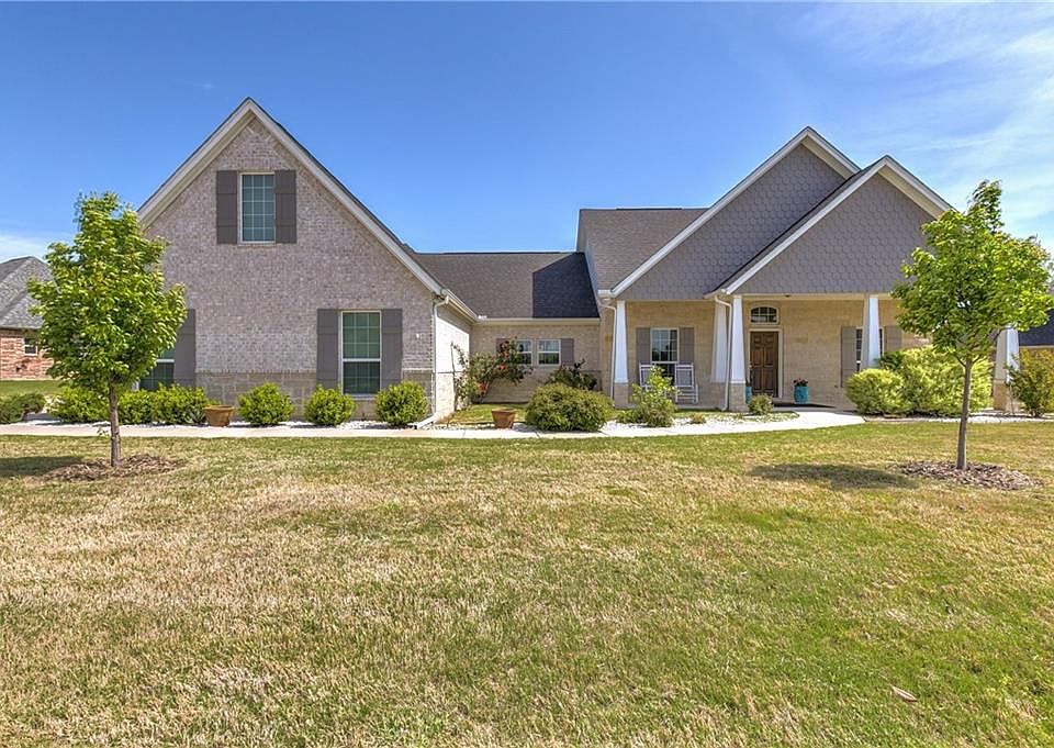 1st image of 3209 Lakeway Dr