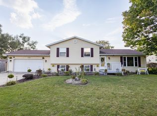 108 S Elm Ave, Saint Anne, IL 60964
