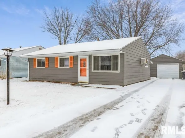 832 11th St W, Milan, IL 61264