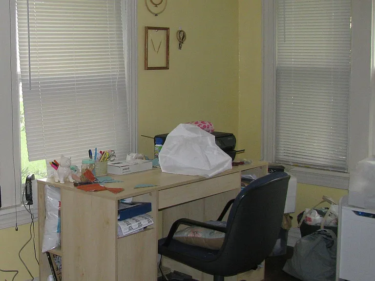 Front bedroom can be used for a home office too.