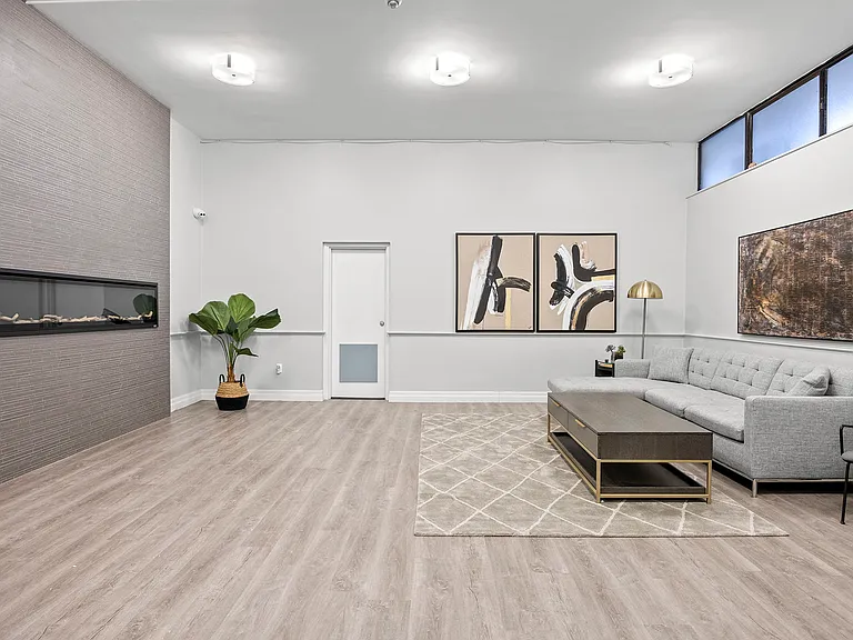 1055 Bloor St — Photo 13