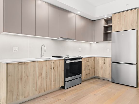 2nd image of 255 Lorimer St #730