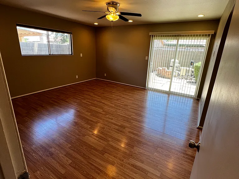 1235 W 12th Pl — Photo 7