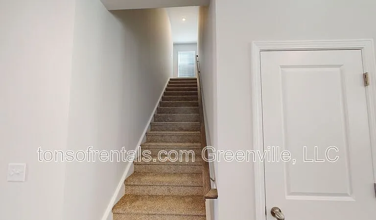 1109 Maridian St — Photo 9