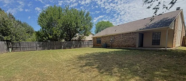 3 bed, 2.0 bath, 1528 sqft, $1,995 — Photo 2