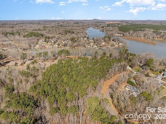 3rd image of 2810 Lakefront Dr