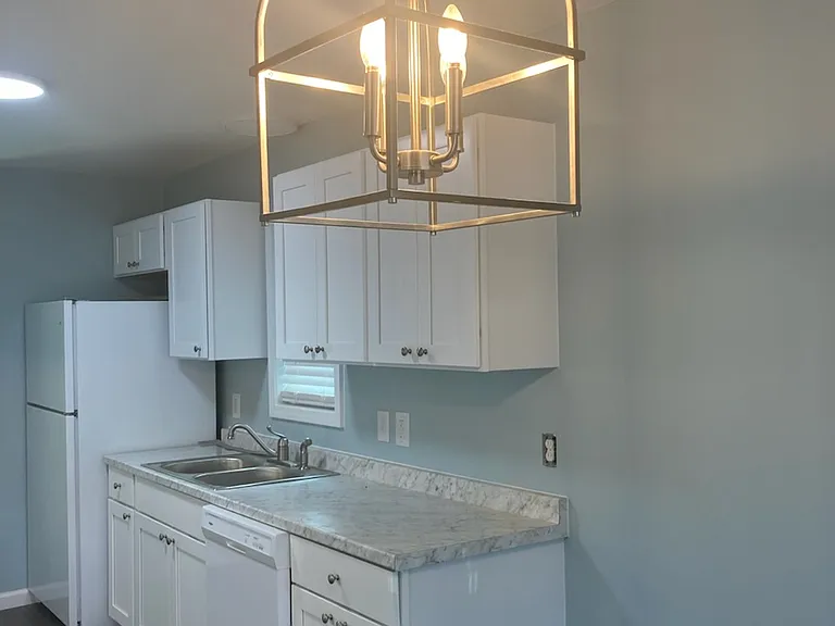 832 Hubert Dr — Photo 5