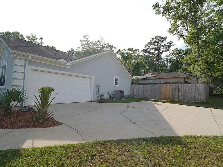 1908 Wagon Wheel Cir E — Photo 3
