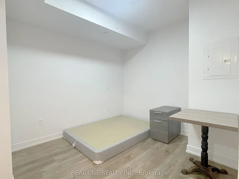 1 Jarvis St #820 — Photo 8