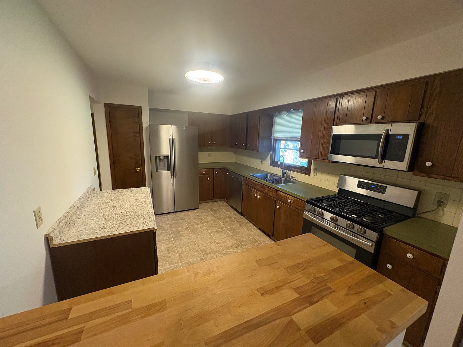3 bed, 1408 sqft, $1,400 — Photo 4