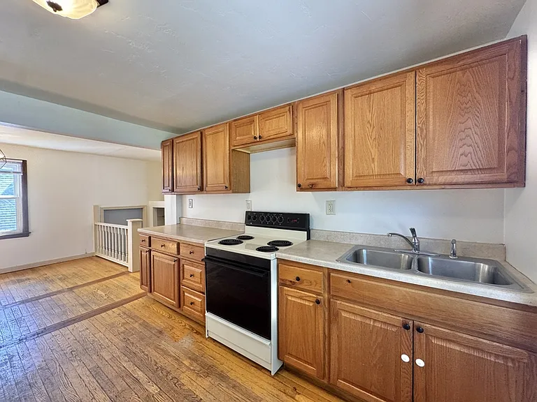 300 S Maple Ave #302 — Photo 2