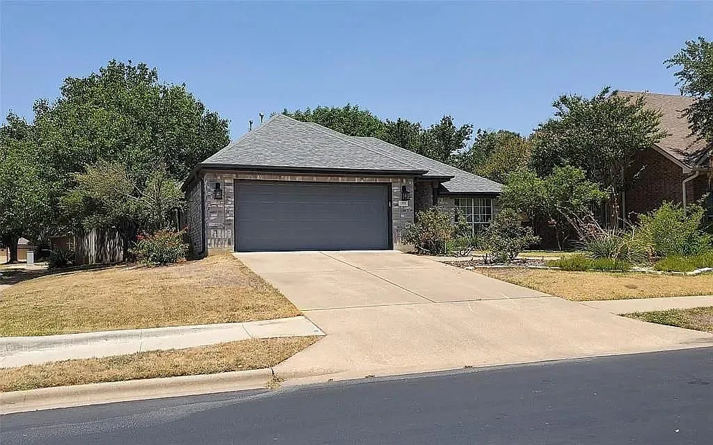 3 bed, 2.0 bath, 1718 sqft, $2,200 — Photo 4
