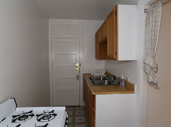 3rd image of 3259 W Wrightwood Ave APT 2e