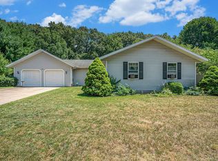 510 Redbud Ln, Middlebury, IN 46540