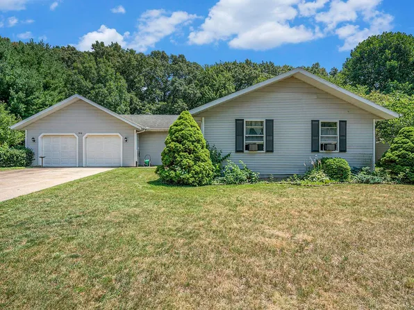 510 Redbud Ln, Middlebury, IN 46540