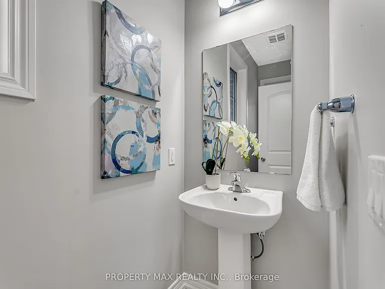 40 Britannia Ave E — Photo 26