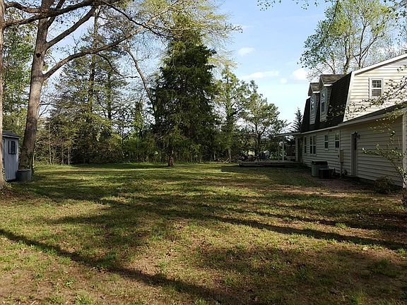 2nd image of 42 Hickory Hill Ln