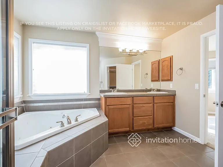 5904 NE 4th Pl — Photo 13