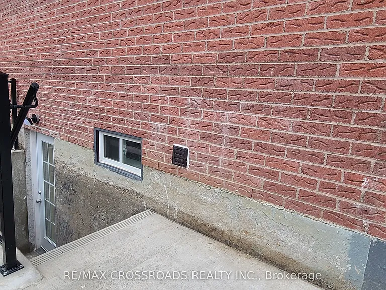 69 Bluebell Cres — Photo 15