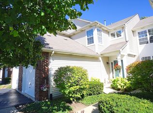 3028 Kentshire Cir, Naperville, IL 60564