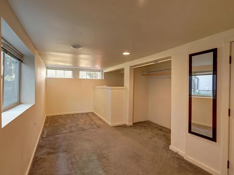Well lit, large bedrooms!