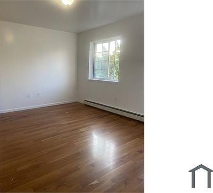 3rd image of 629 Mead St APT 3