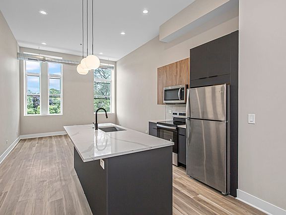 3rd image of 4641 N Ashland Ave #31