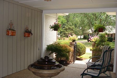 Breezeway w/fountain