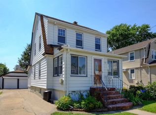 72 Cambridge St, Valley Stream, NY 11581
