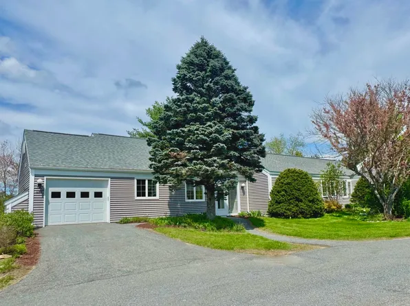 136 Hilltop Place, New London, NH 03257